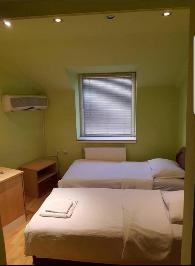 Viktorija Nova Hotel คานยิชา ภายนอก รูปภาพ